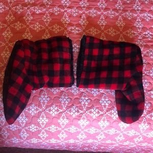 Red/black plaid soft bootie slippers size XL